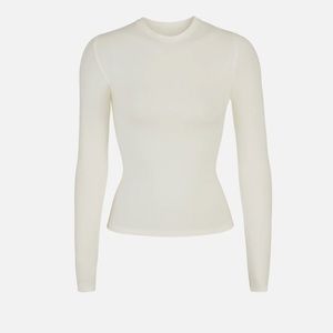 NWOT Skims Fits Everbody White Longsleeve